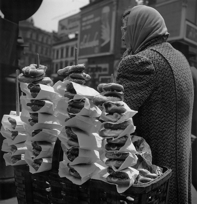 Catherine Couturier Gallery Ida Wyman Salty Pretzels, New York City, 1945